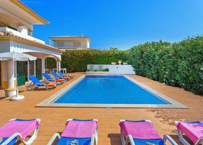 White Sands - Private Oasis, Heated Pool, Beaches & Strip Nearby Villa Albufeira