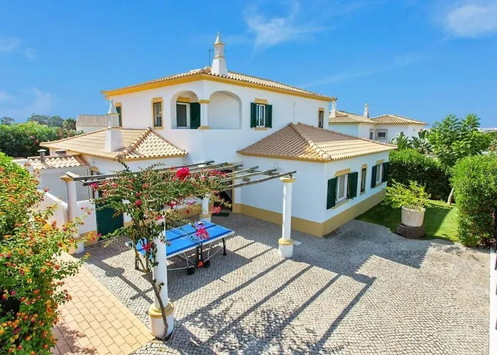 White Sands - Private Oasis, Heated Pool, Beaches & Strip Nearby * Albufeira