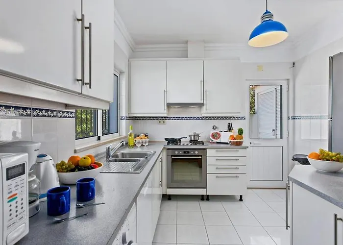 White Sands - Private Oasis, Heated Pool, Beaches & Strip Nearby