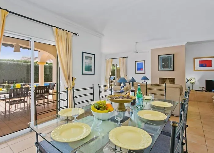 White Sands - Private Oasis, Heated Pool, Beaches & Strip Nearby * Albufeira