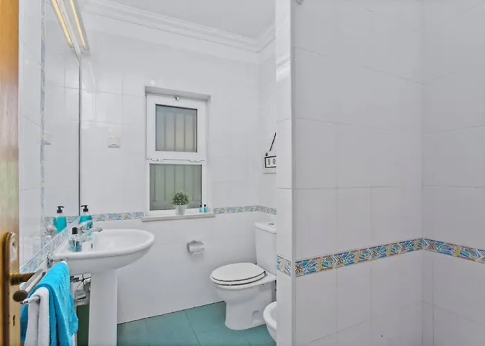 White Sands - Private Oasis, Heated Pool, Beaches & Strip Nearby Albufeira