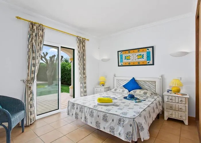 White Sands - Private Oasis, Heated Pool, Beaches & Strip Nearby Albufeira